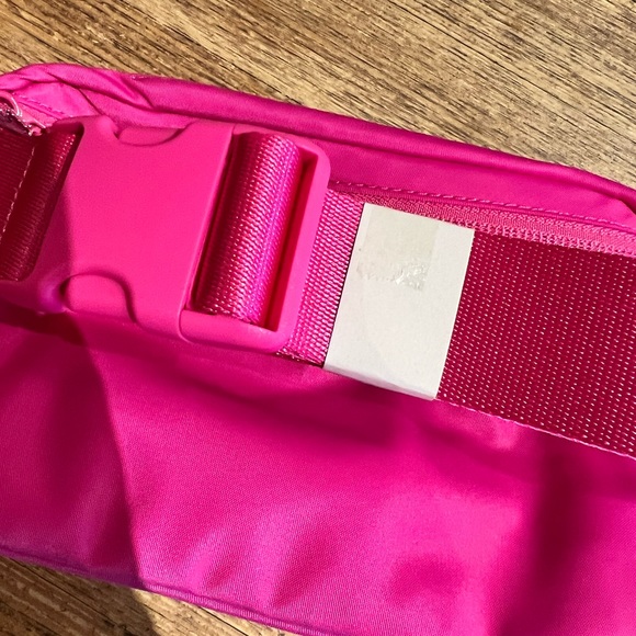 Lululemon everywhere belt bag sonic pink - Picture 4 of 4